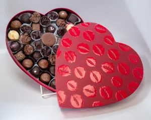 Heart box, Red embossed with lips, 16 ounces