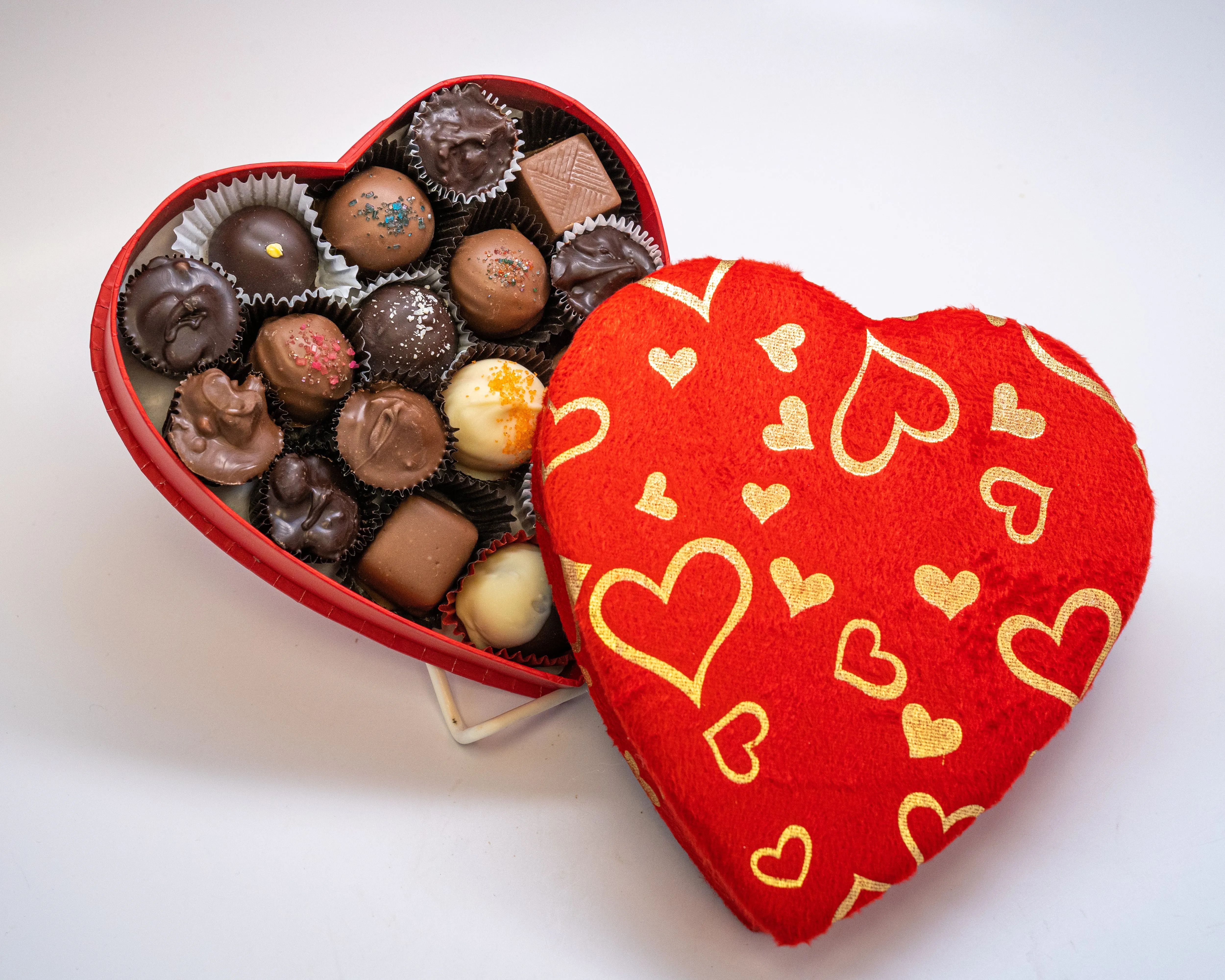Heart box, red with gold hearts, 8 ounces